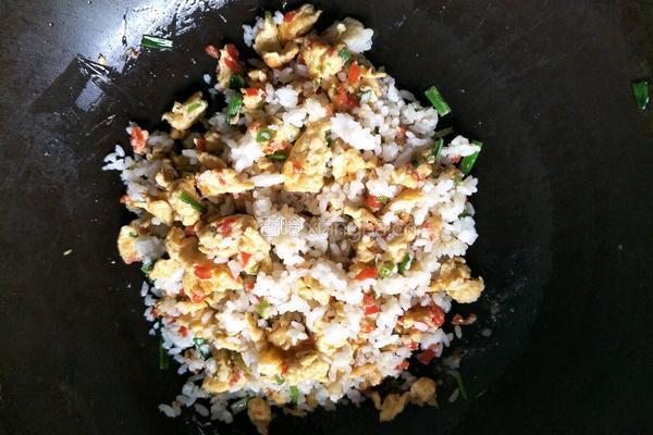 简易蛋炒饭的做法图解4