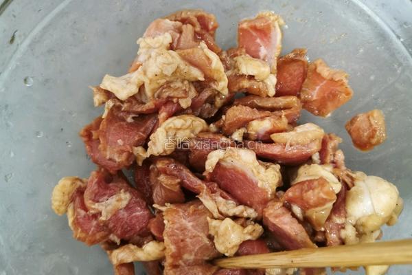 菜花炒肉的做法图解1