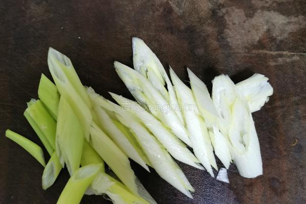 菜花炒肉的做法图解3