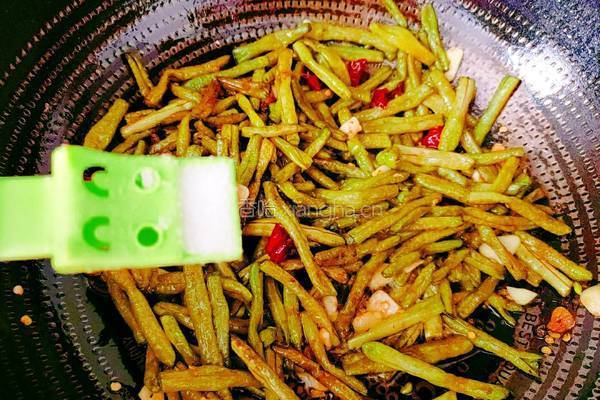 干煸豆角的做法图解13