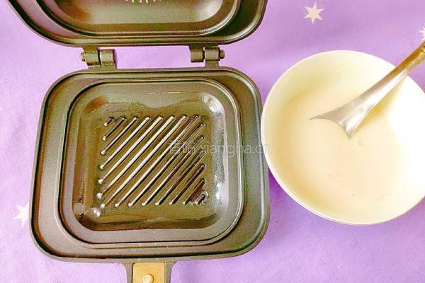 蜂蜜奶香煎饼的做法图解5