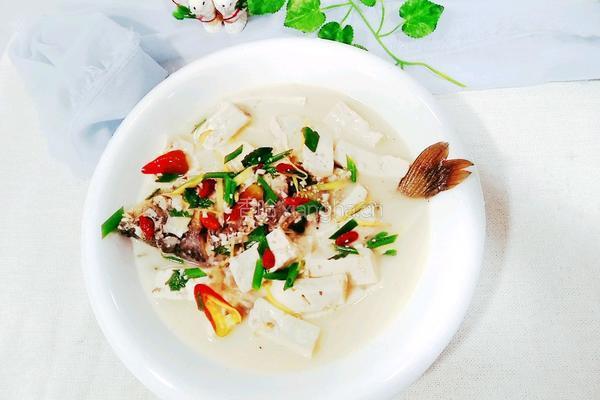 土鲫鱼豆腐汤