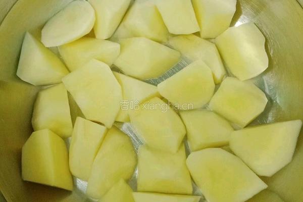 翅根炖土豆胡萝卜的做法图解8