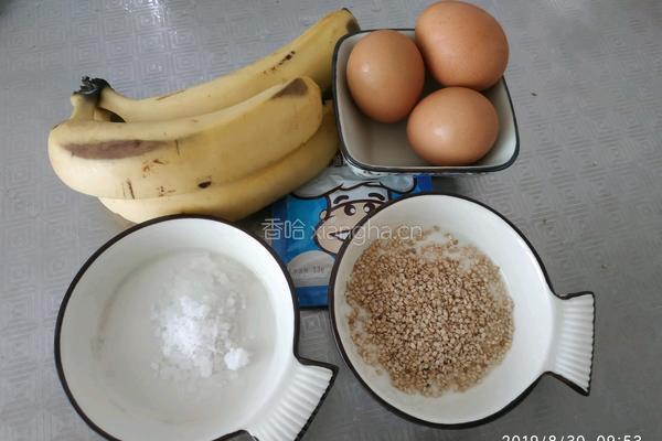 香蕉芝麻小发饼的做法图解1