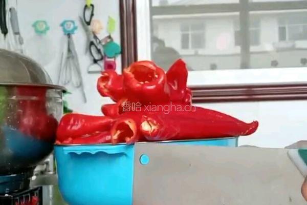 牛肉辣椒酱的做法图解2