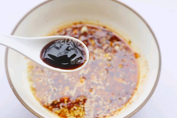 爆好吃的万能辣椒油的做法图解6