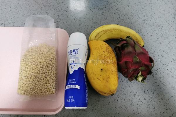 松子酸奶水果捞的做法图解1
