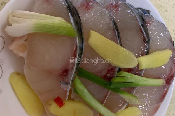 剁椒鱼腩的做法图解1