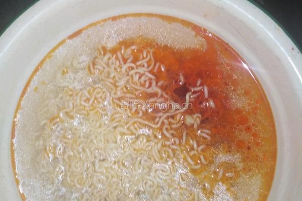 酸辣面的做法图解1