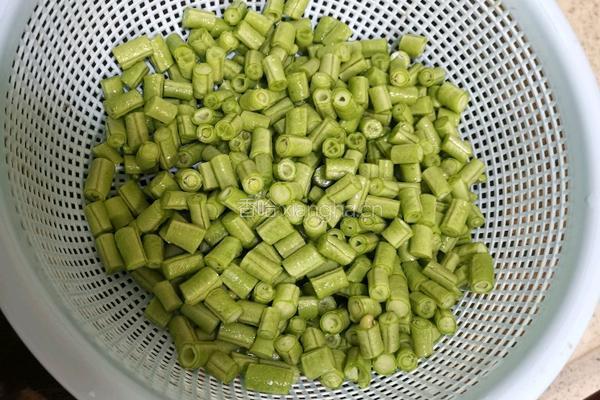 自制酸豆角的做法图解2