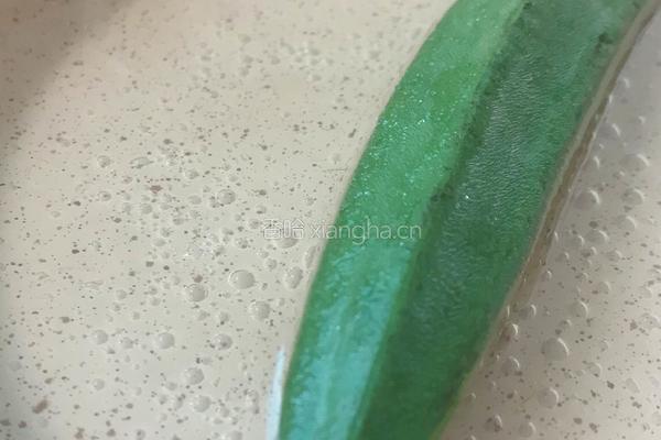 宝宝辅食 秋葵小米粥的做法图解1