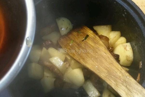 土豆炖五花肉的做法图解7