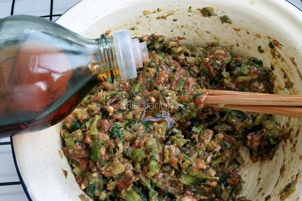 猪肉芹菜饺子的做法图解7