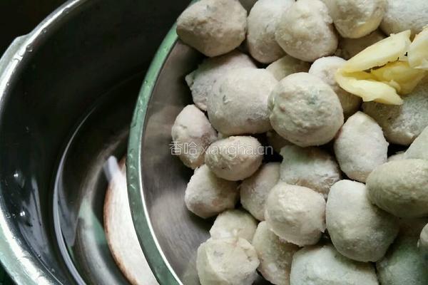 白菜肉丸子汤的做法图解3