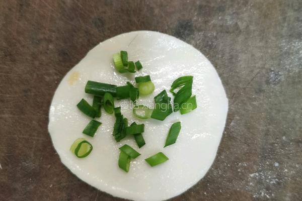 饺子皮葱花饼（快手早餐）的做法图解4