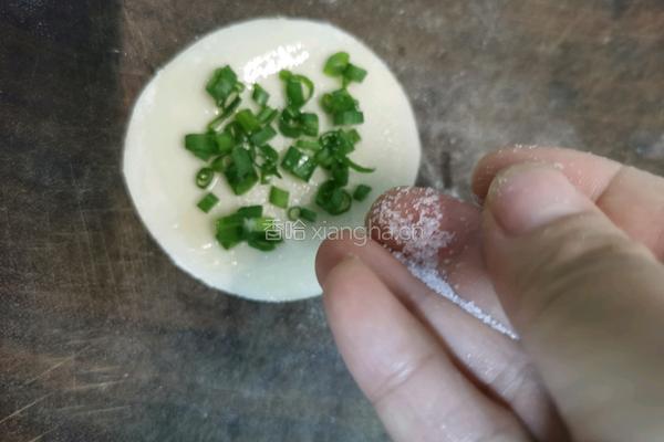 饺子皮葱花饼（快手早餐）的做法图解5