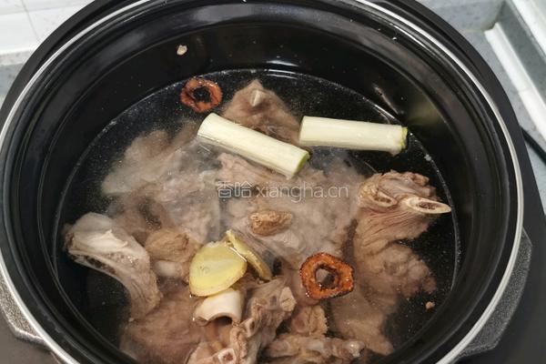 白萝卜炖羊排的做法图解5