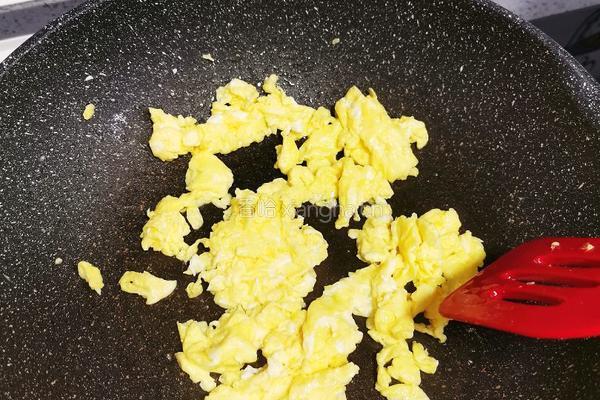 菜椒炒鸡蛋的做法图解4
