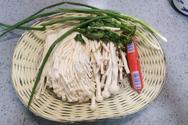 火腿菌菇汤的做法图解1