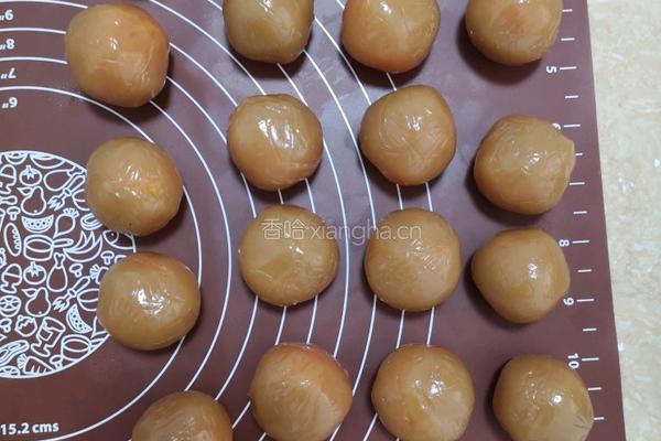 广式莲蓉蛋黄月饼的做法图解9