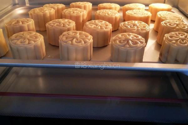 广式莲蓉蛋黄月饼的做法图解11
