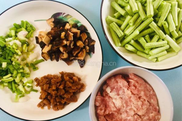豆角菜脯炒饭的做法图解1
