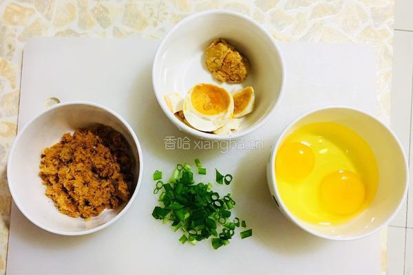 咸鸭蛋肉松炒饭的做法图解1
