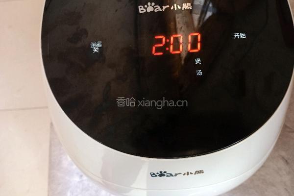白萝卜玉米排骨汤的做法图解4