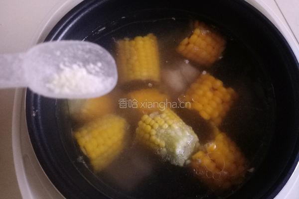 白萝卜玉米排骨汤的做法图解11