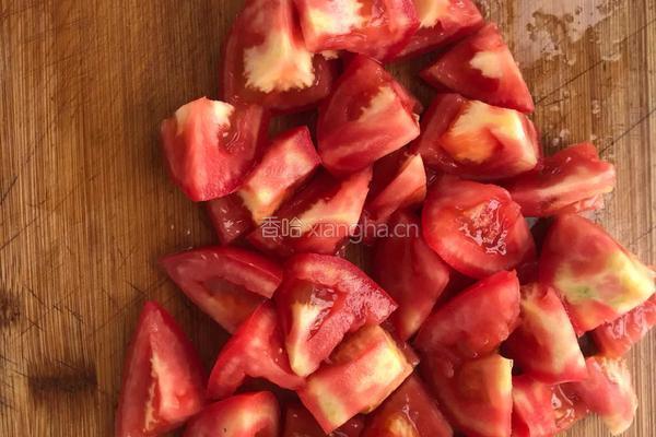 西蓝花炒西红柿的做法图解3
