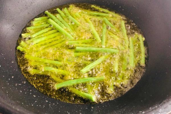 超级下饭的茄子炒豆角，不能少了它的做法图解4