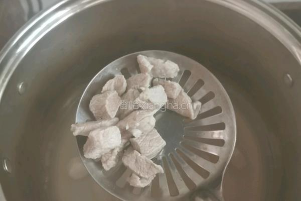 苹果南杏北杏瘦肉汤的做法图解1
