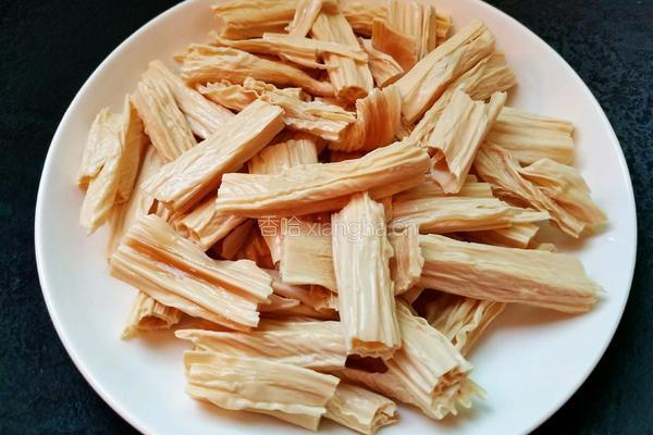 腐竹烧肉的做法图解1
