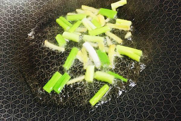 虾仁玉米的做法图解4