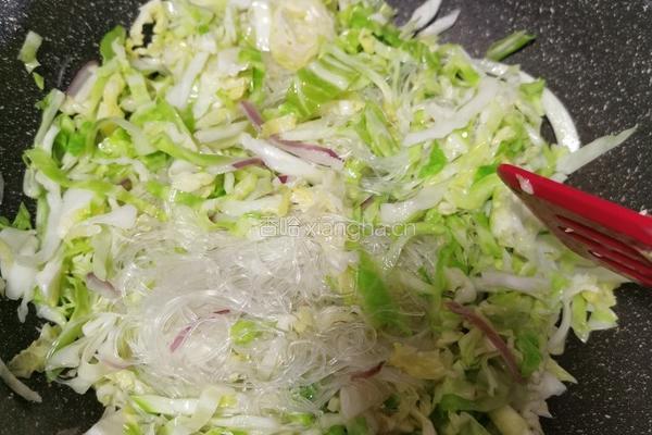 包菜粉丝煲的做法图解8