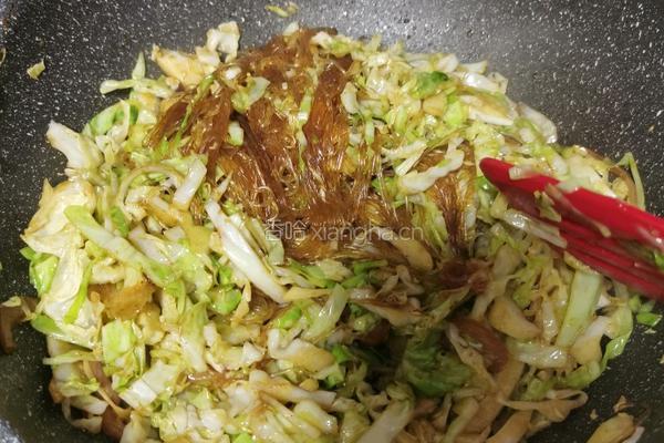 包菜粉丝煲的做法图解10