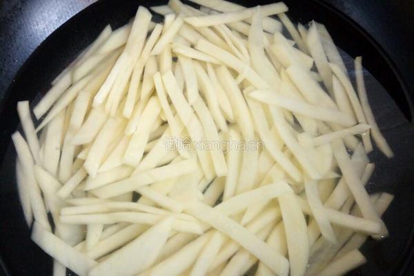 土豆炒牛肉的做法图解2