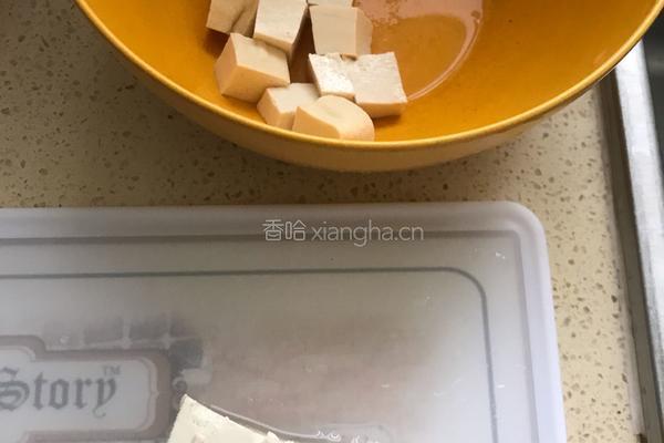 西红柿炒豆腐鸡蛋的做法图解1