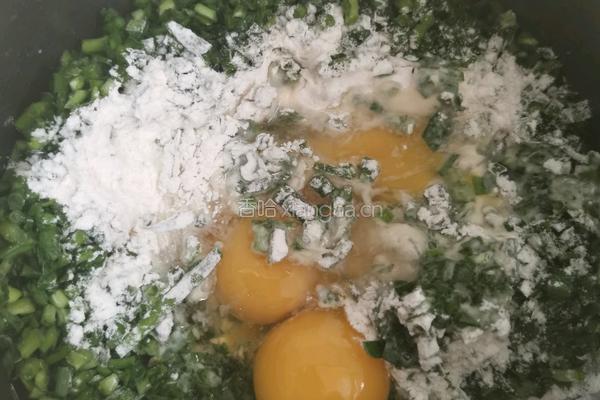 家常韭菜鸡蛋饼的做法图解2