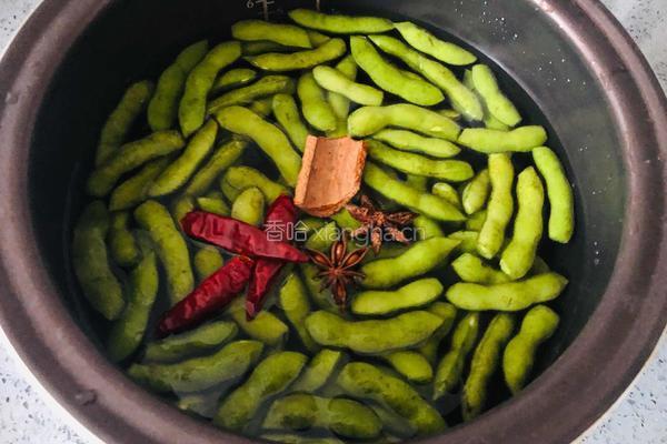盐水毛豆这样做，简单美味，刷剧宵夜必备的做法图解4