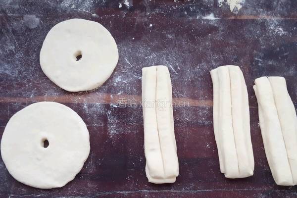 家常油条油饼的做法图解2