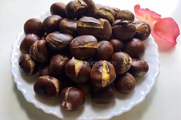 铁锅炒板栗的做法图解4