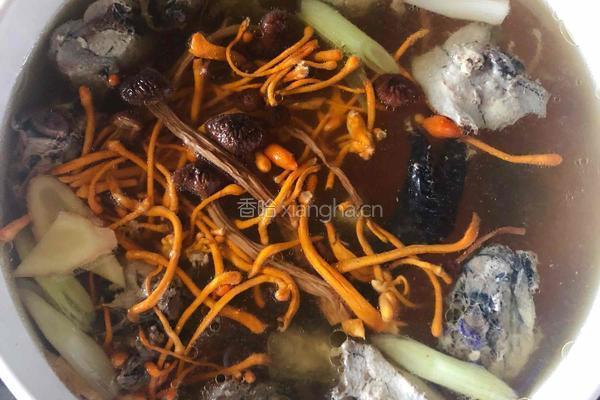 虫草茶树菇板栗煲乌鸡的做法图解4