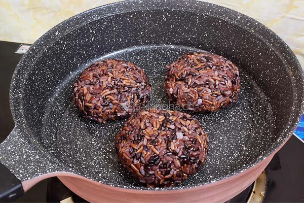 黑米芝士肉松饭团的做法图解11