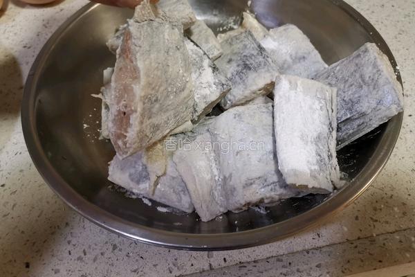 酸甜带鱼的做法图解6