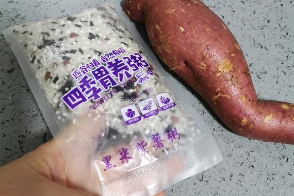 黑米紫薯粥的做法图解1