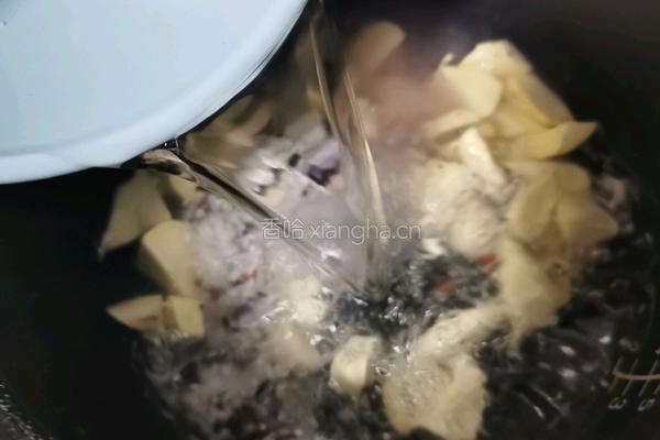 黑米紫薯粥的做法图解7