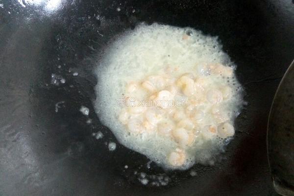 西芹炒虾仁的做法图解3