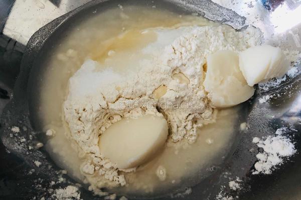 酥到掉渣的豆沙蛋黄酥，你要来一个吗？的做法图解2