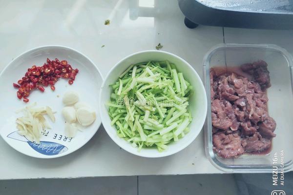 芹菜炒牛肉的做法图解1